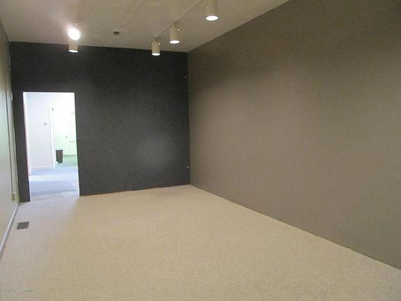 5th image of 204 W Lincoln Ave