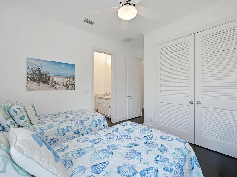 2540 Half Moon Walk — Photo 42