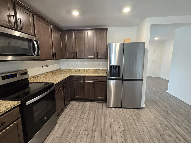 2198 SW Algiers St — Photo 26
