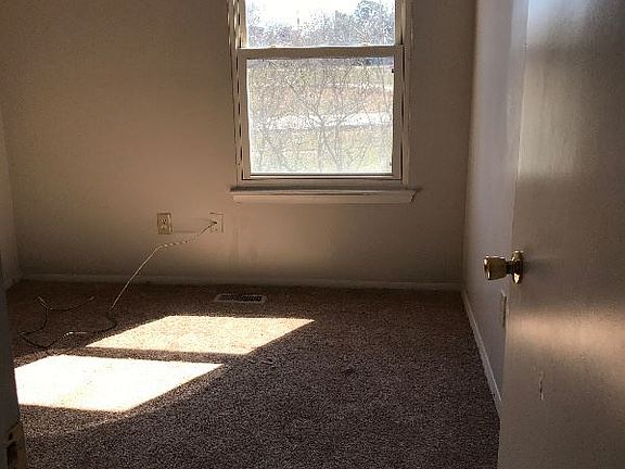 3rd image of 1627 Darren Cir