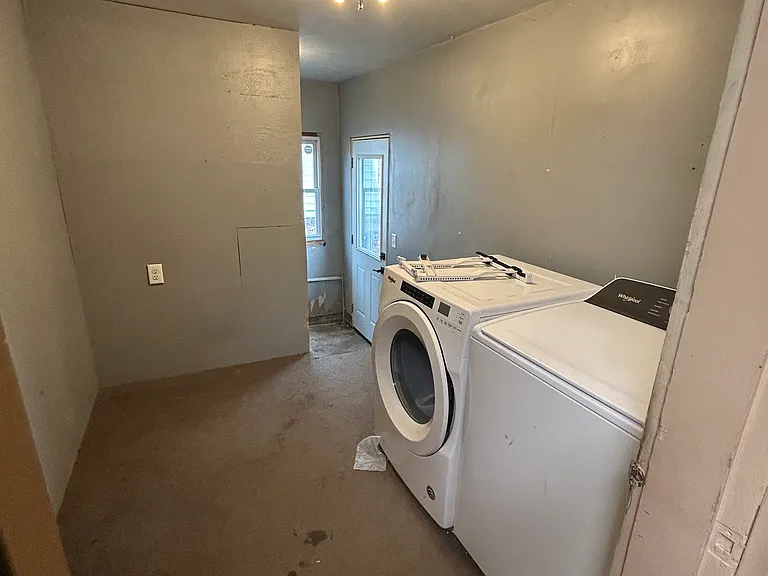 215 S Jackson St — Photo 7