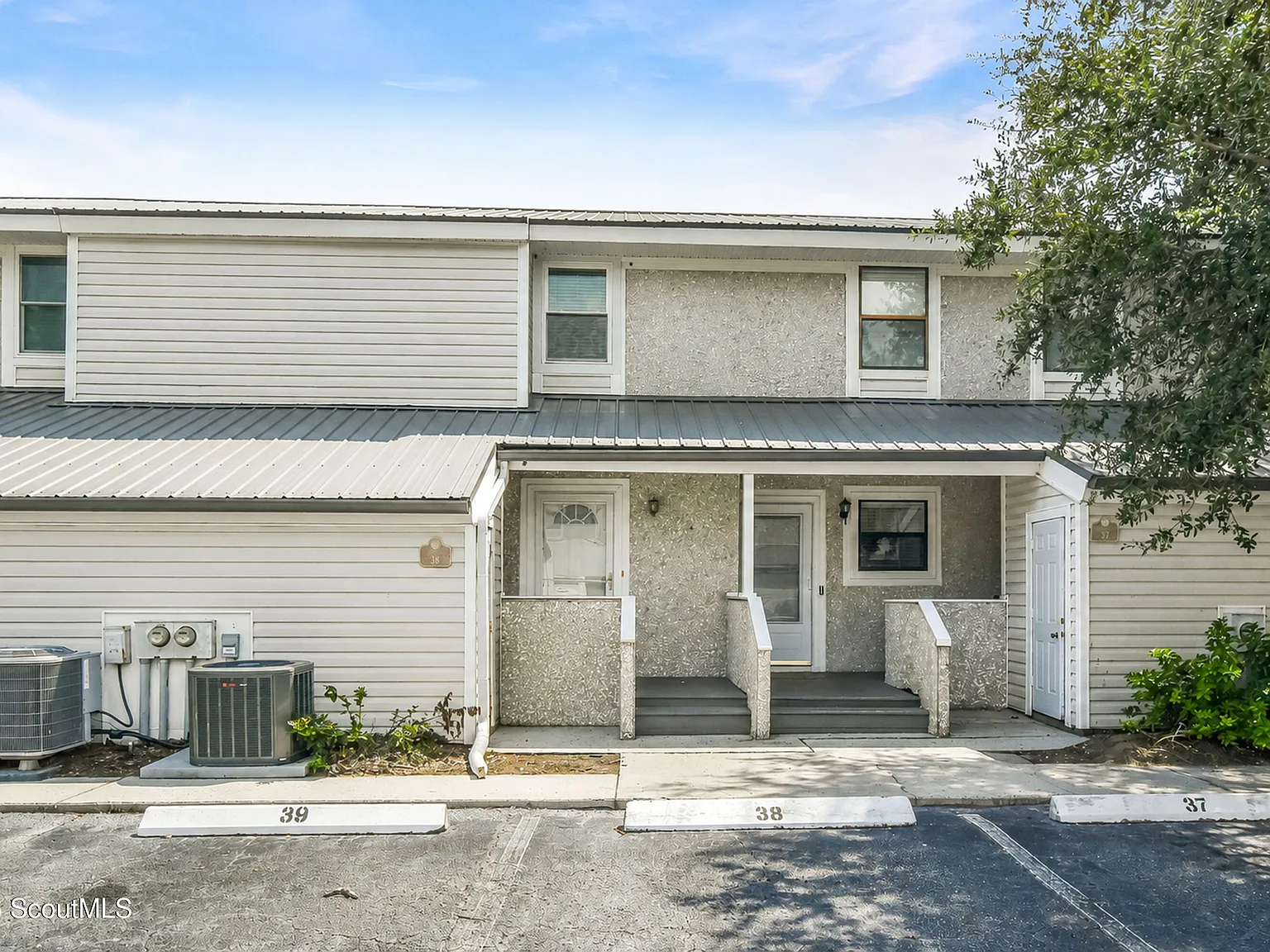 2 bed, 1.5 bath, 1072 sqft, $3,000 — Photo 2