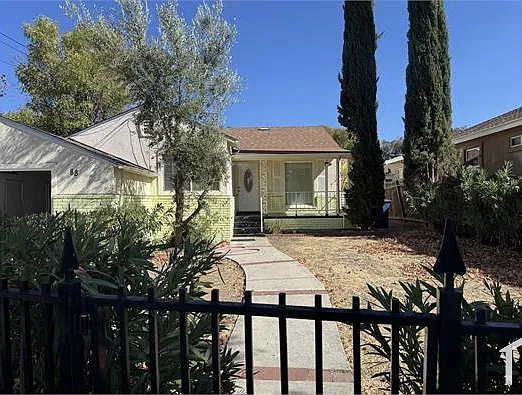 3 bed, 1368 sqft, $3,200 — Photo 3