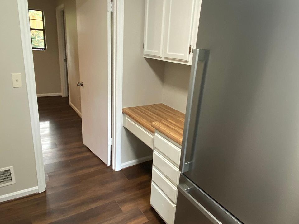 Kitchen, with desk