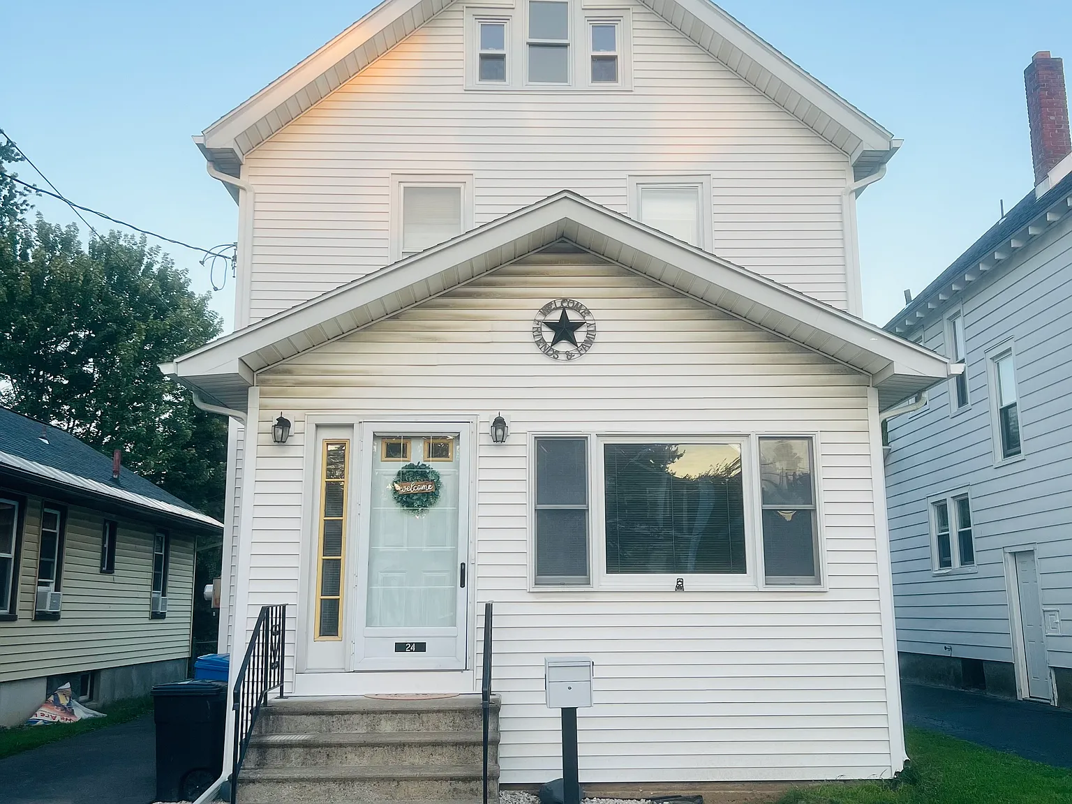 3 bed, 1.5 bath, 1220 sqft, $2,400 — Photo 3