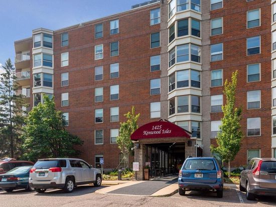 1425 W 28th St APT 303, Minneapolis, MN 55408
