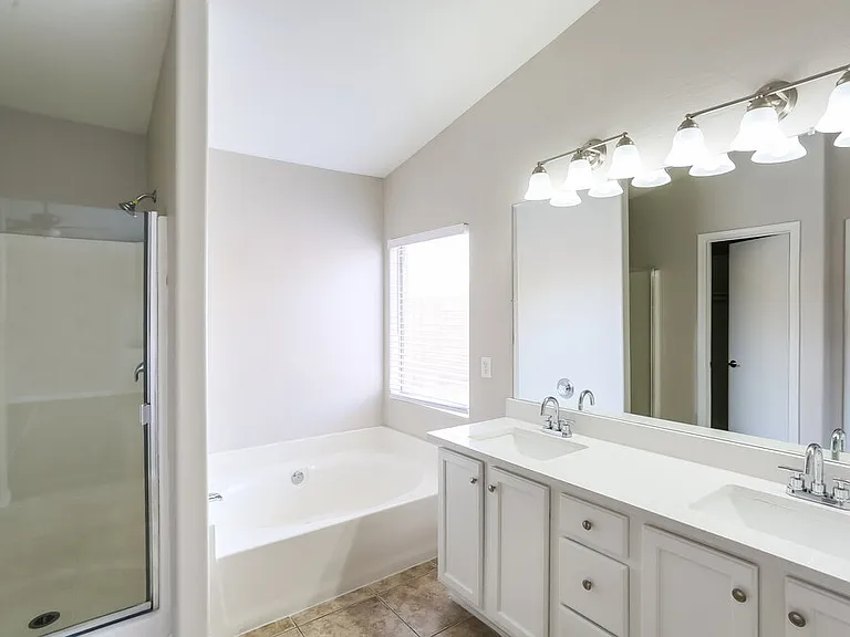 7334 W Lamar Rd — Photo 12
