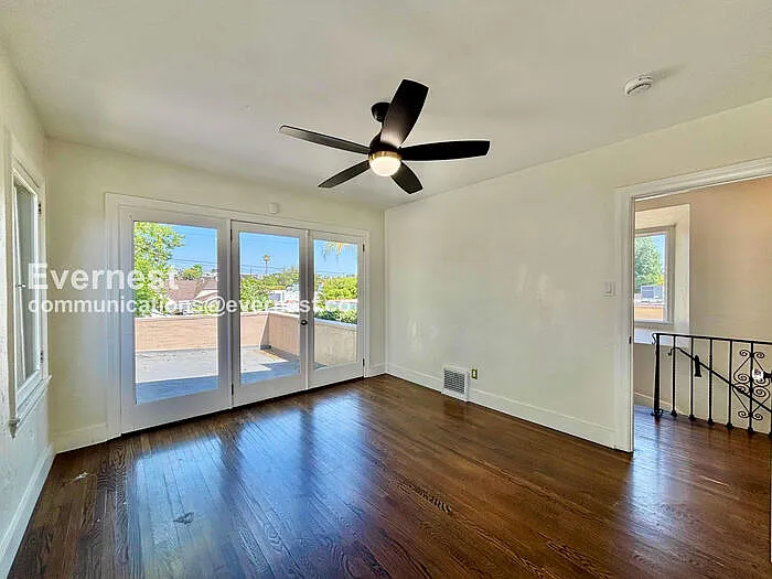 132 N Crescent Heights Blvd — Photo 17