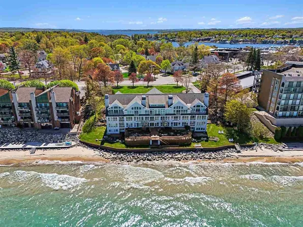 301 Michigan Ave APT 8, Charlevoix, MI 49720