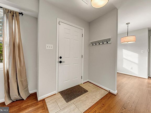 4th image of 1103 N Vernon St