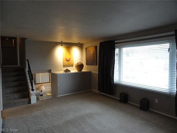 4th image of 208 E Parkway Dr