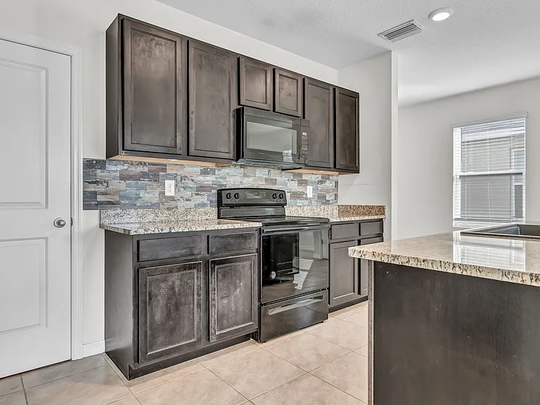 3097 Suncoast Plains Dr — Photo 8