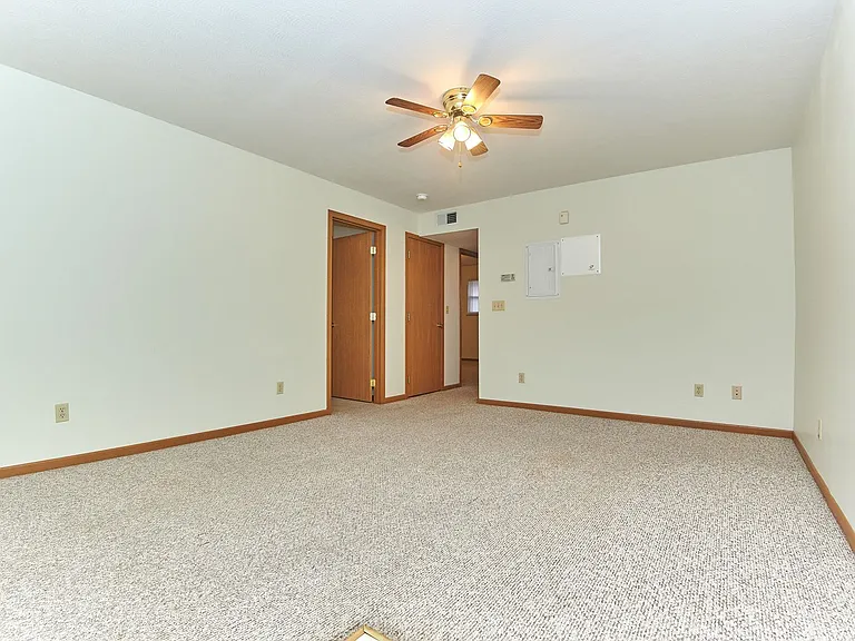 Pineview Apartments — Photo 43