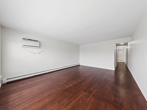 4th image of 372 Yates Ave