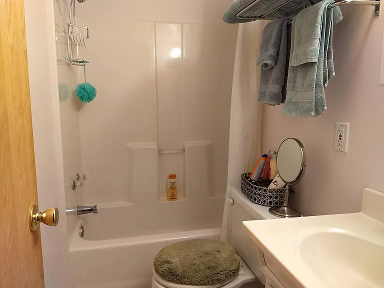 242 Griffith St — Photo 25