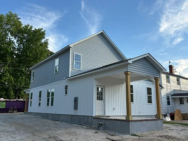 1809 E 4th St — Photo 3