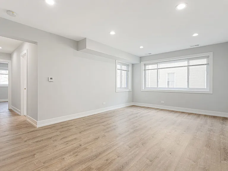 2330 W Lunt Ave #401 — Photo 11