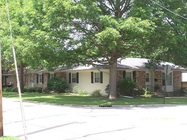 1st image of 600 College Ave