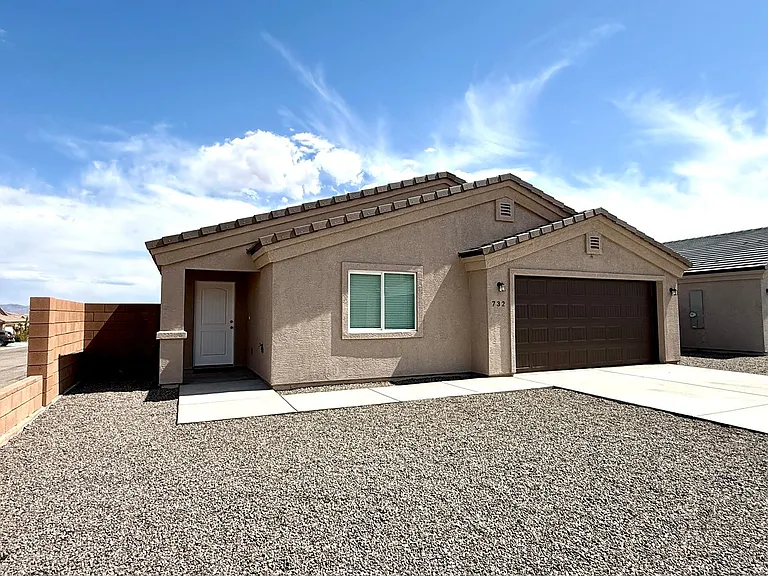732 Vista Grande Dr — Photo 3