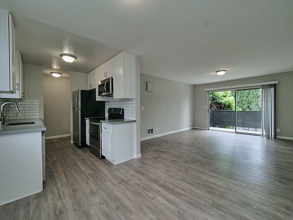 4th image of 300 Warren Ave APT 11