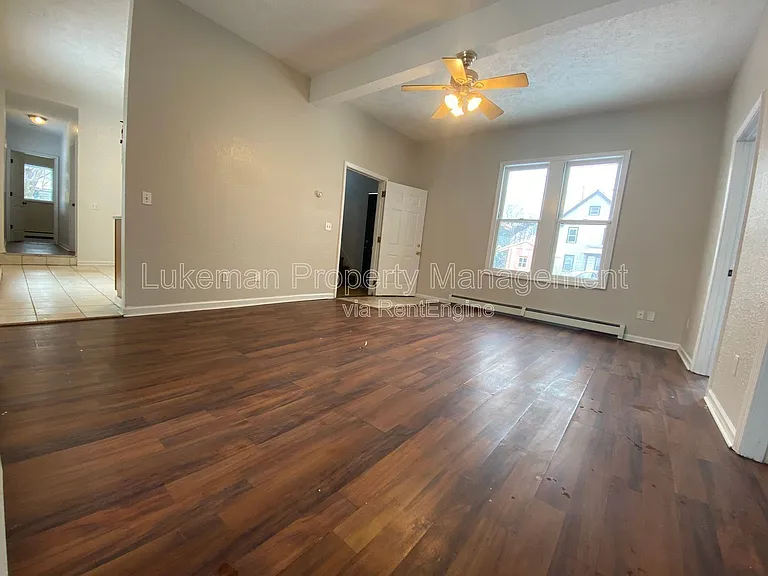 421 Oak St #1 — Photo 2
