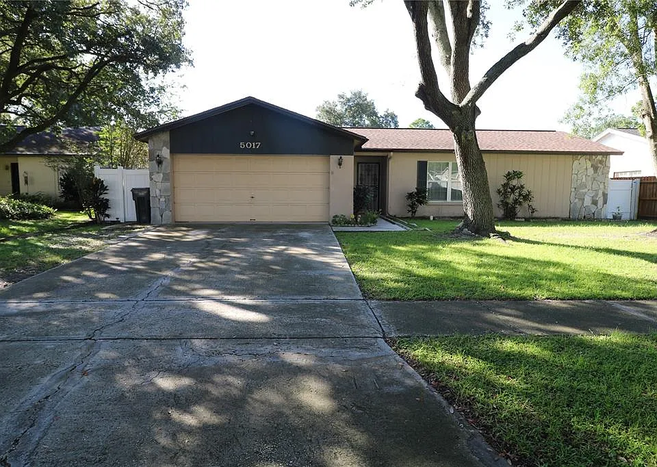 5017 Oakshire Dr