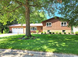 102 Berkley Ct, Geneseo, IL 61254