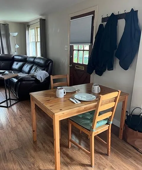 Entrance / partial dining.