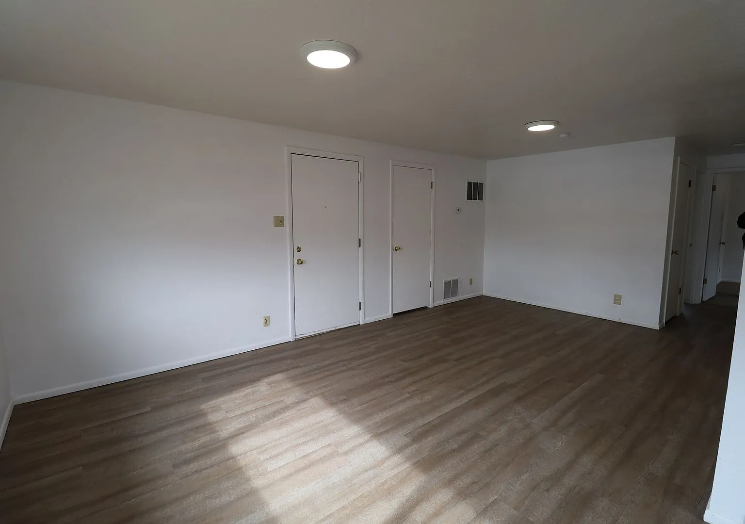450 N 4-plex — Photo 3