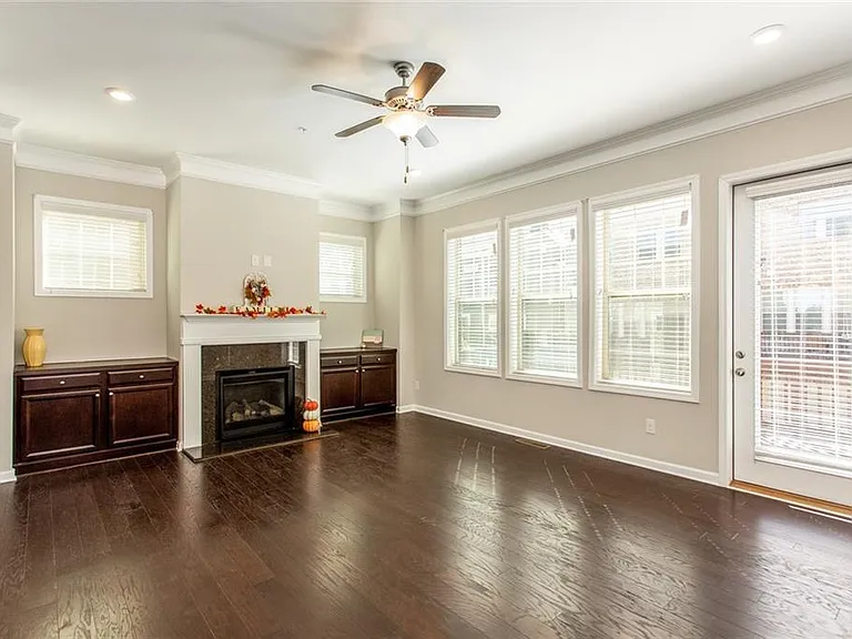335 Beacons Pl — Photo 15