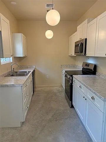 3 bed, 2.5 bath, 1611 sqft, $1,600 — Photo 4