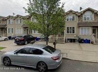 36 Calvanico Ln, Staten Island, NY 10314