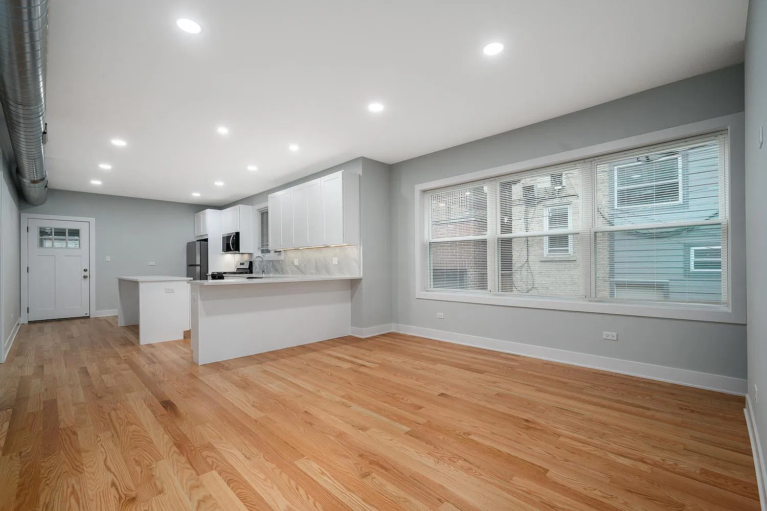 3942 N Bell Ave — Photo 2
