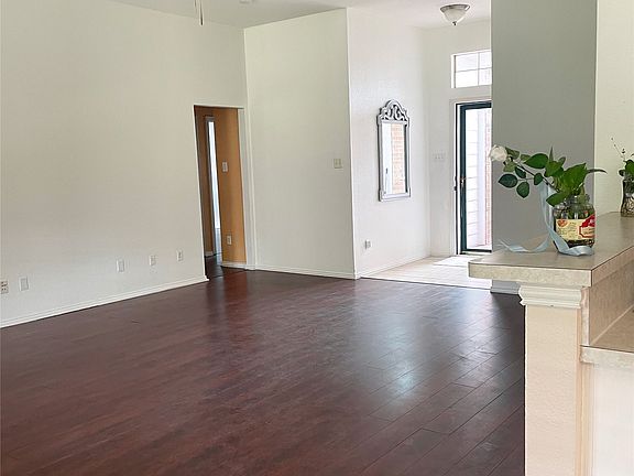2nd image of 4832 Fox Ridge Ln