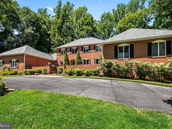 4 Brickford Ln, Baltimore, MD 21208