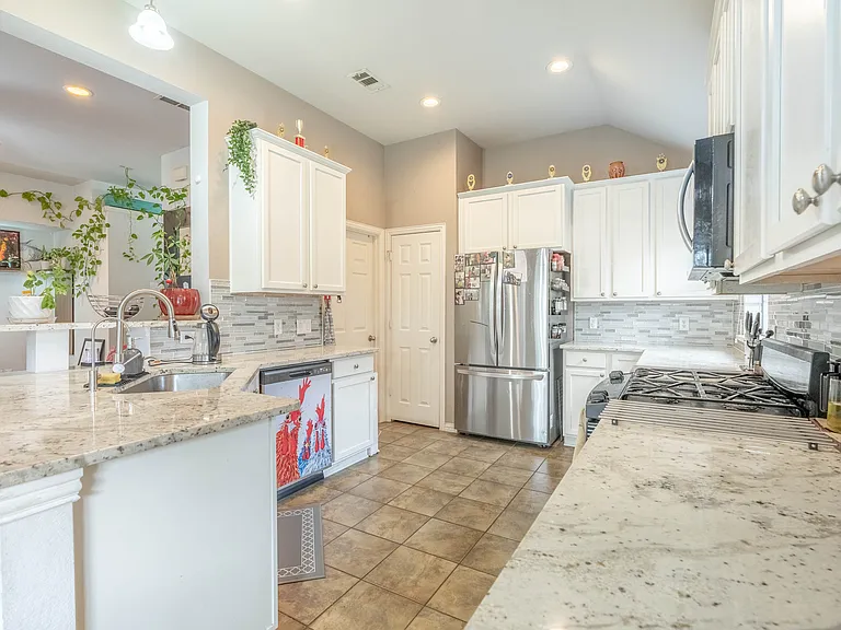 2324 Crestridge Dr — Photo 11