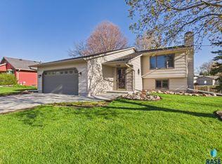 701 N Savannah Dr, Sioux Falls, SD 57103