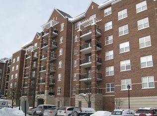 390 W Mahogany Ct UNIT 704, Palatine, IL 60067