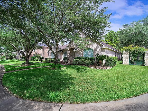 3rd image of 10614 Silverado Trace Dr