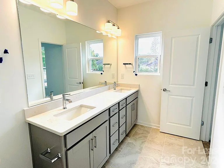 1516 Blanche St — Photo 11