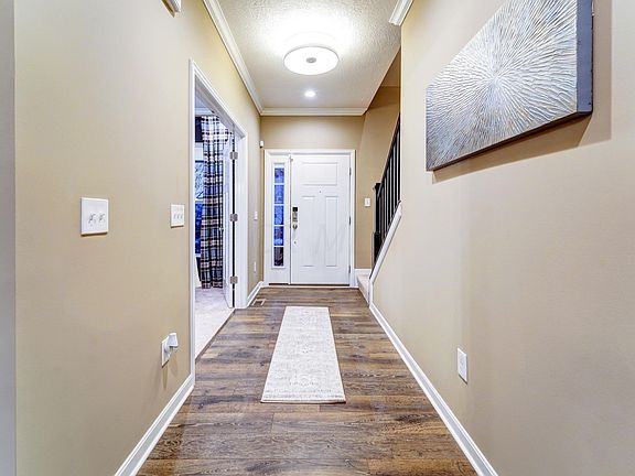 3rd image of 102 Alderwood Cir N