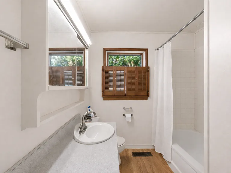 231 Schilling St — Photo 6