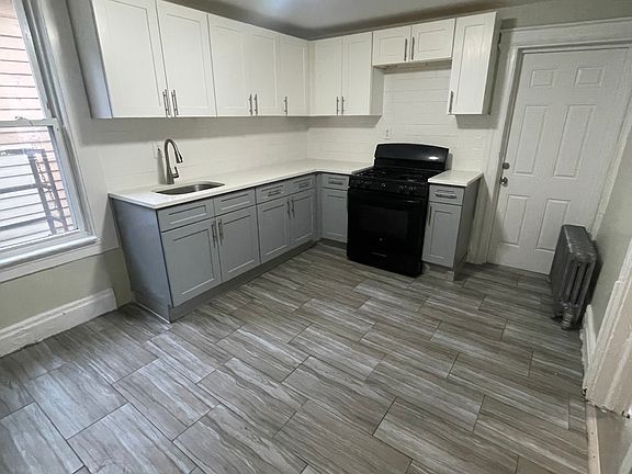 4th image of 17 Nassau Pl #2F