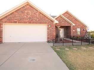 10800 Hunter Dr, Justin, TX 76247
