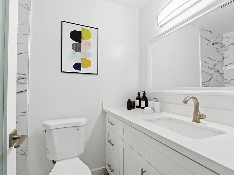 Parkwood Apartments — Photo 16