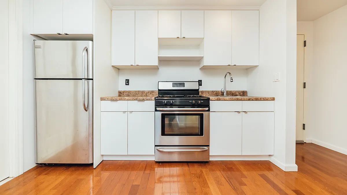 Building Photo - 263 Evergreen Ave #3A
