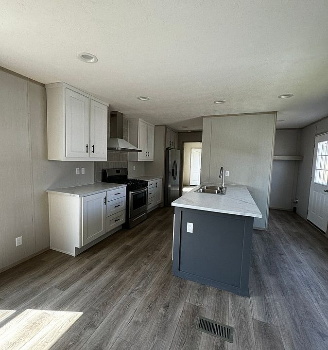 1st image of 700 E 6th St #134