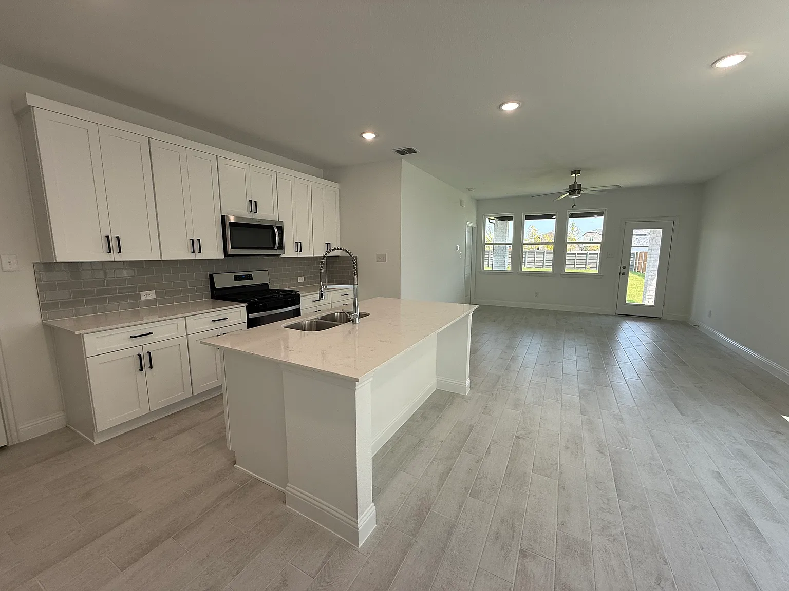 4 bed, 2.5 bath, 2148 sqft, $2,900 — Photo 3