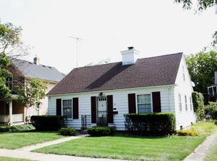 15 N Chapel St, Elgin, IL 60120