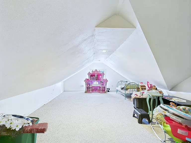 1014 Redbud Ave — Photo 13